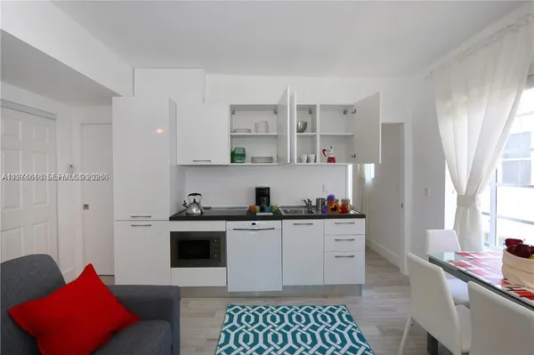 $2,500 | 811 Jefferson Avenue, Unit 104, Miami Beach, FL 33139