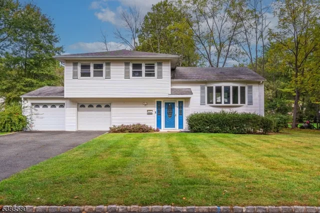 $899,999 | 19 Slope Drive, New Providence, NJ 07974