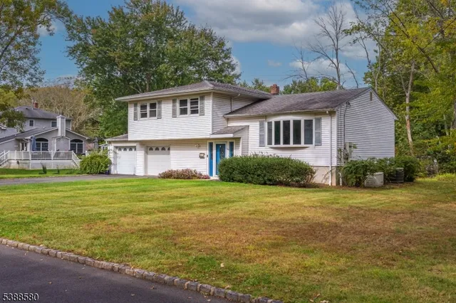 $899,999 | 19 Slope Drive, New Providence, NJ 07974