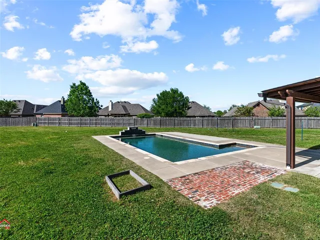 a view of entryway with a front door