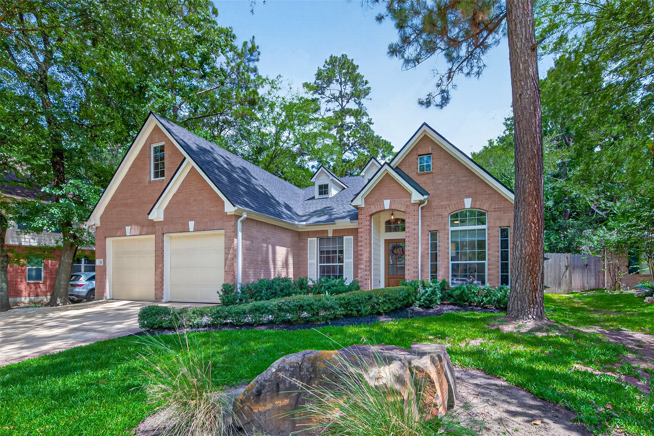 10 Belcarra Place Spring, TX 77382 - Photo 2 of 49 2610 sqft, 3 or 4 Bedroom, 2.5 Bath One Story Home with Extra Room Upstairs. 8385 sqft culdesac lot. Screened in Patio w/Fireplace & Extra Storage Shed & Whole Home Water Filtration System