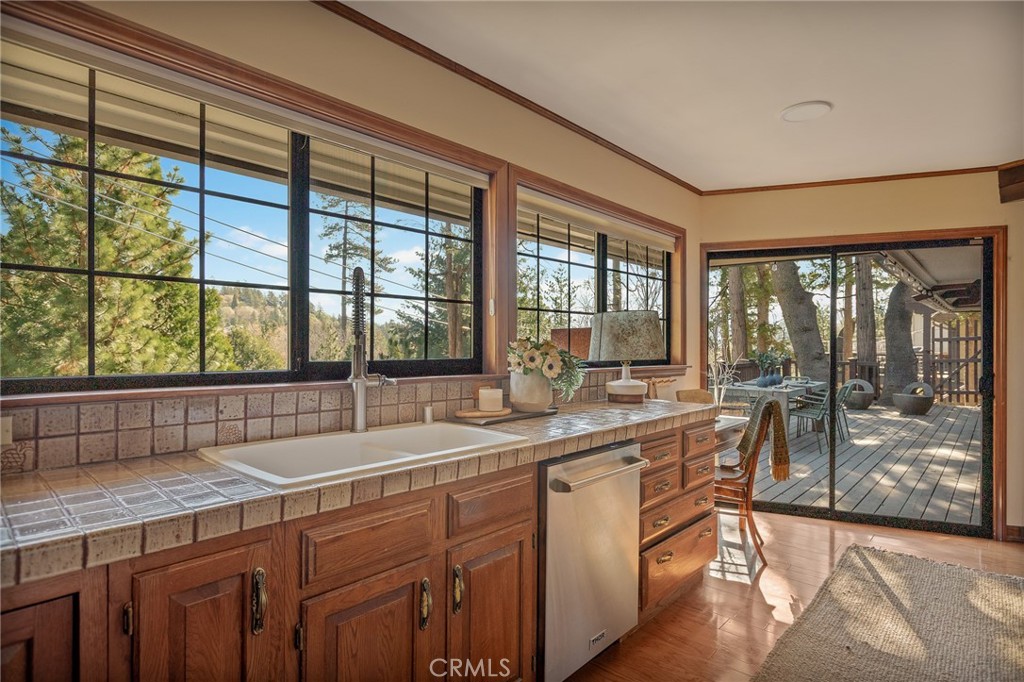 27538 West Shore Road Lake Arrowhead, CA 92352 - Photo 19 of 44