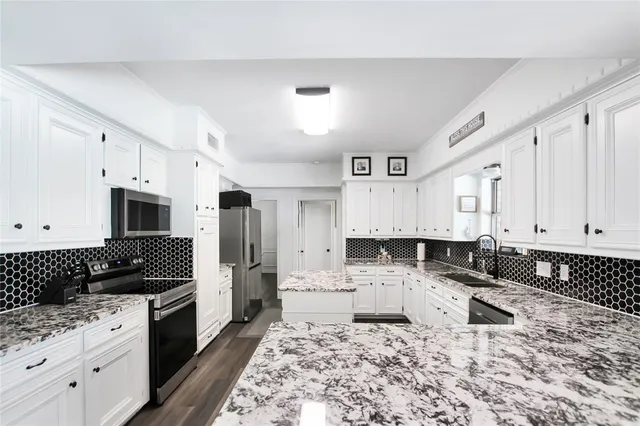 $699,900 | 19413 Highway 79, Jacksonville, TX 75766