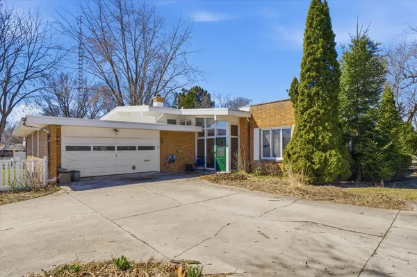 $415,000 | 616 Seneca Drive, Aurora, IL 60506