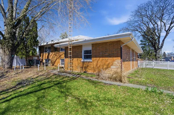 $405,000 | 616 Seneca Drive, Aurora, IL 60506