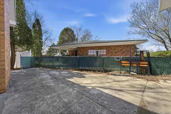 $405,000 | 616 Seneca Drive, Aurora, IL 60506