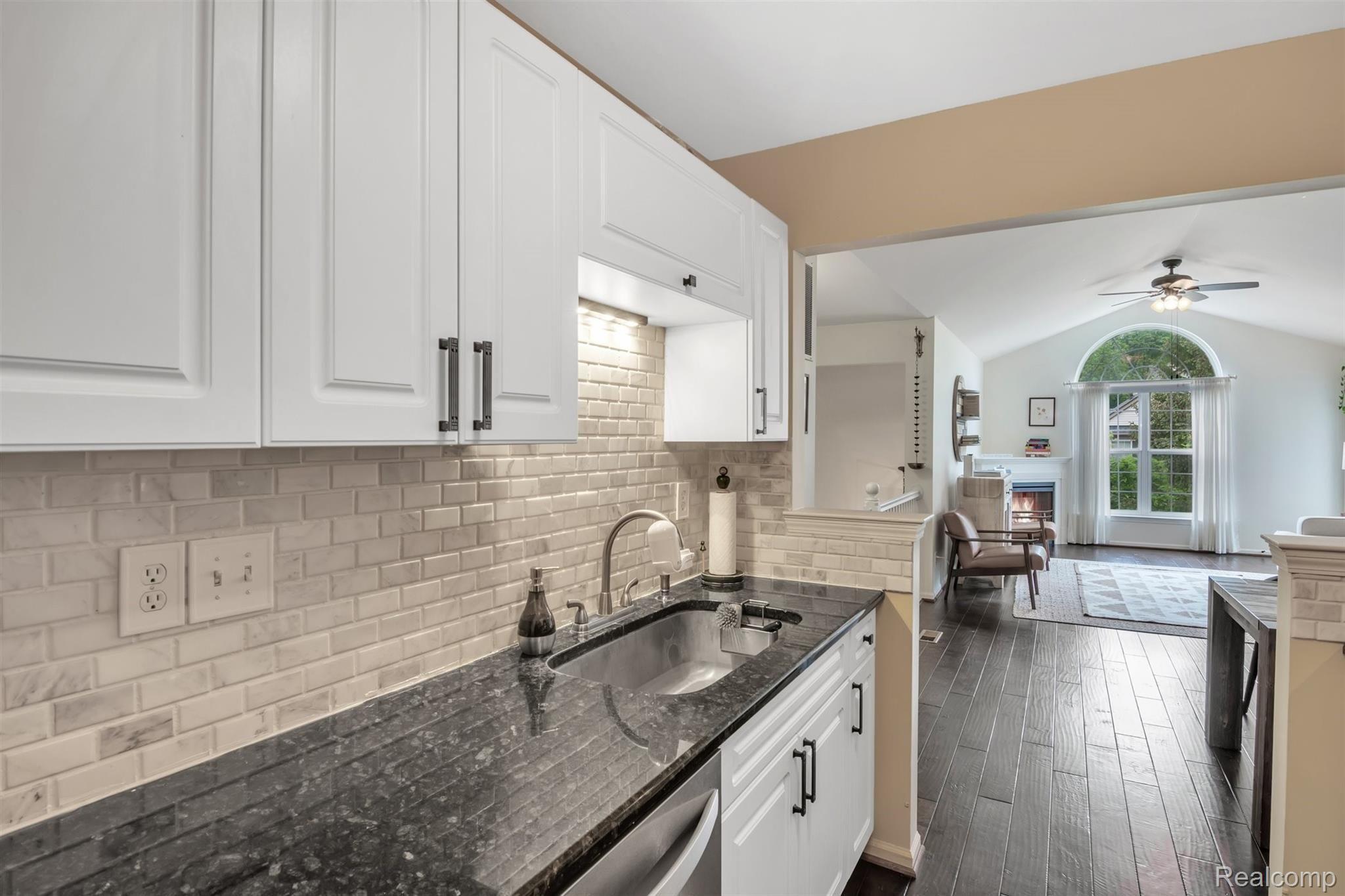 3570 Tremonte Circle Rochester, MI 48306 - Photo 16 of 33 3570 Tremonte Circle S-Kitchen View 5.jpg