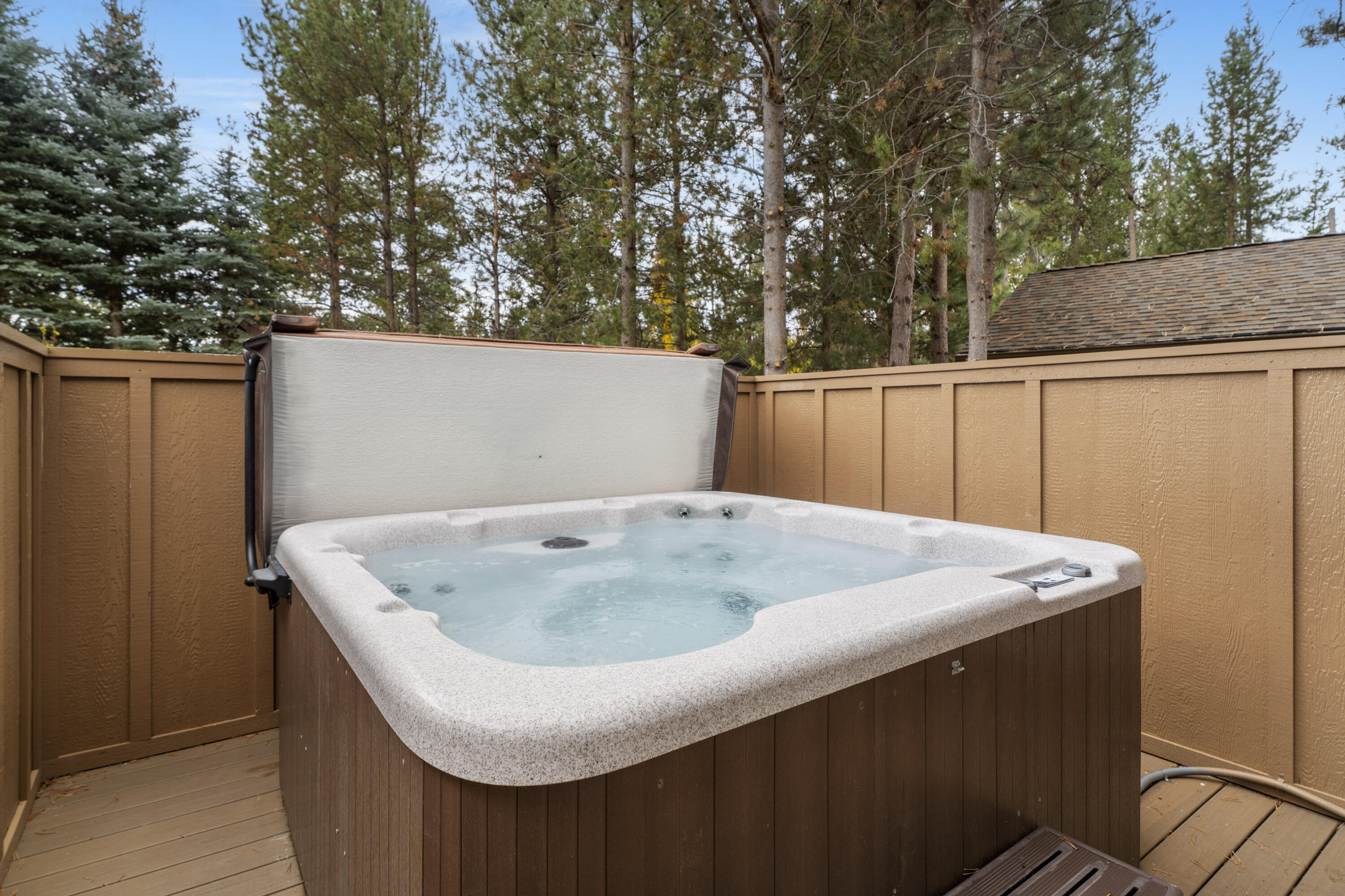 18221 Oregon Loop, Unit 40 Sunriver, OR 97707 - Photo 22 of 27 hot tub open
