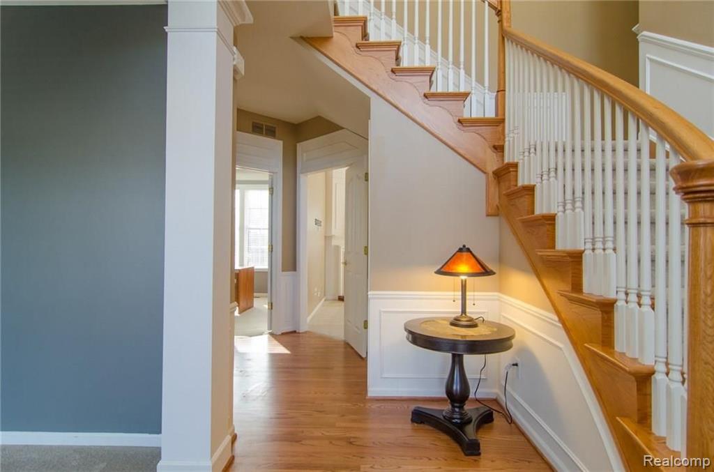 620 Bliss Drive Rochester Hills, MI 48307 - Photo 3 of 38