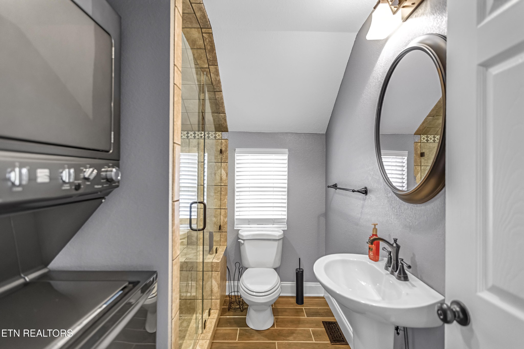 117 Mayview Drive Powell, TN 37849 - Photo 43 of 56 a bathroom with a toilet a sink and a mirror