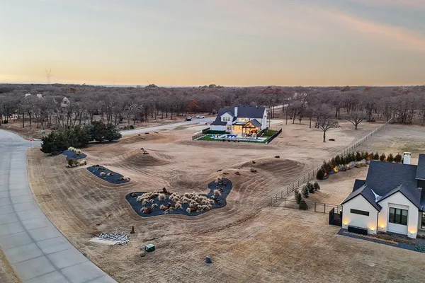 a view of a backyard with table and chairs