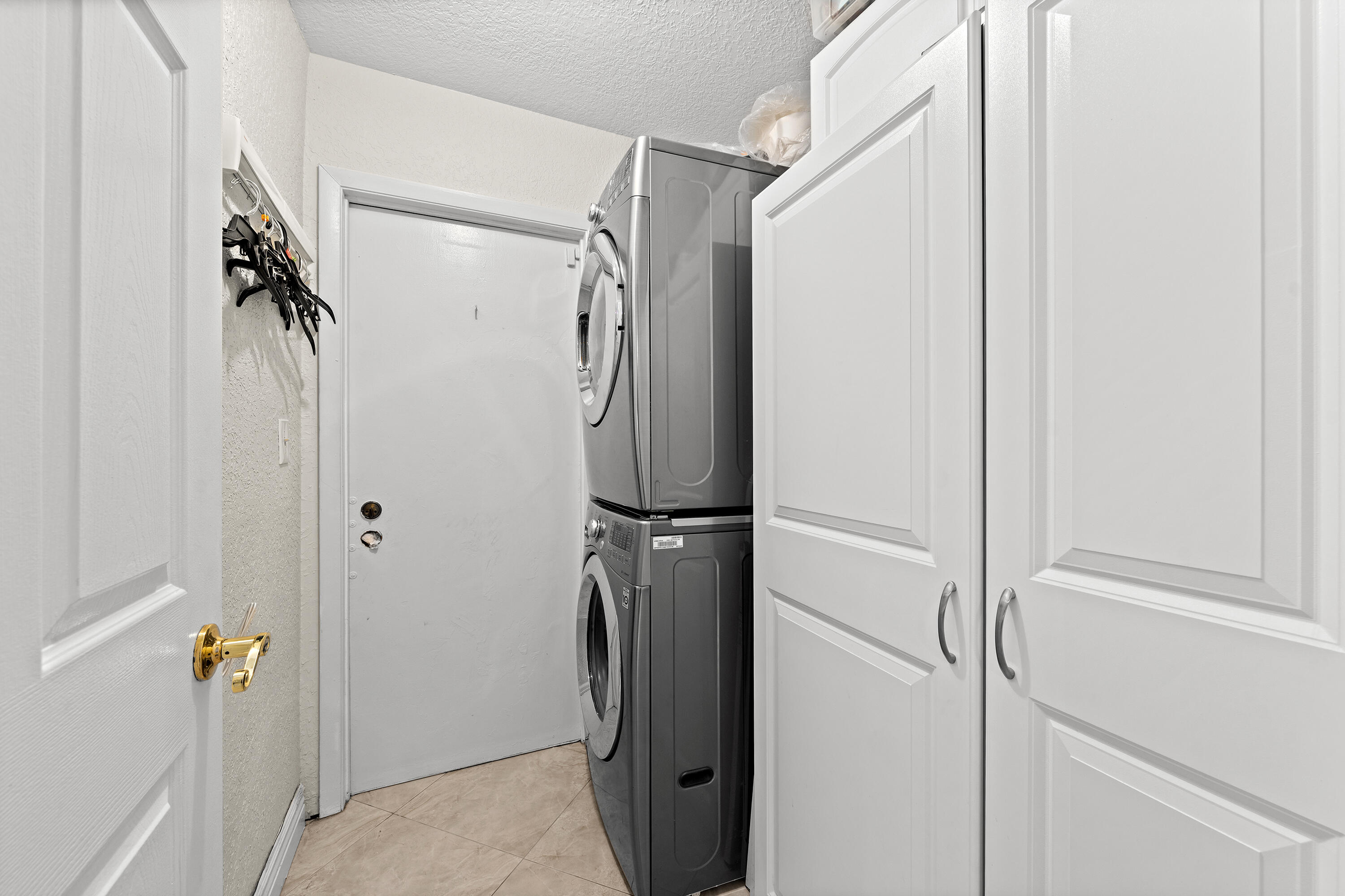 18956 La Costa Lane Boca Raton, FL 33496 - Photo 22 of 48 laundry room