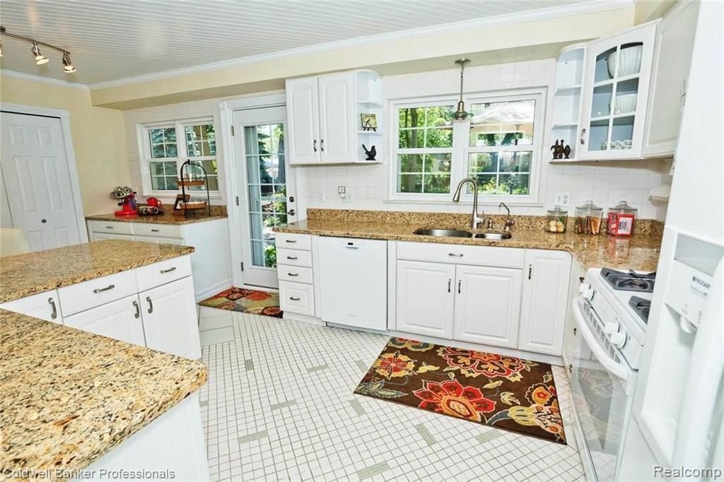 2168 Somerset Road Bloomfield Hills, MI 48302 - Photo 6 of 16