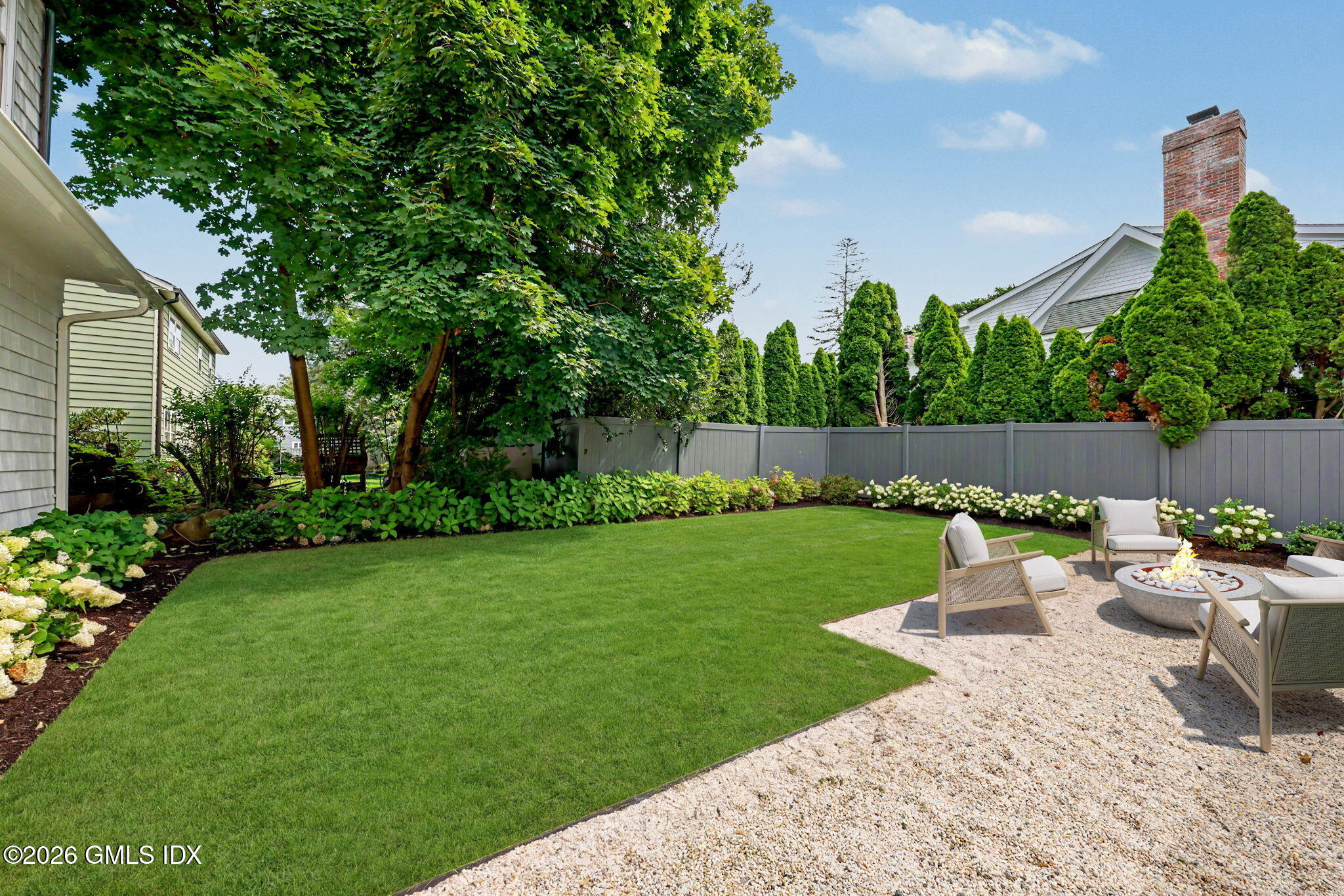 17 Center Road Old Greenwich, CT 06870 - Photo 17 of 22 Level Backyard