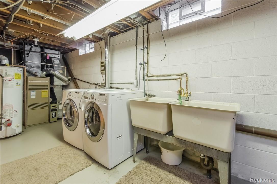 642 Perrien Place Grosse Pointe, MI 48236 - Photo 34 of 44 034-Laundry_Room-2185690-large.jpg