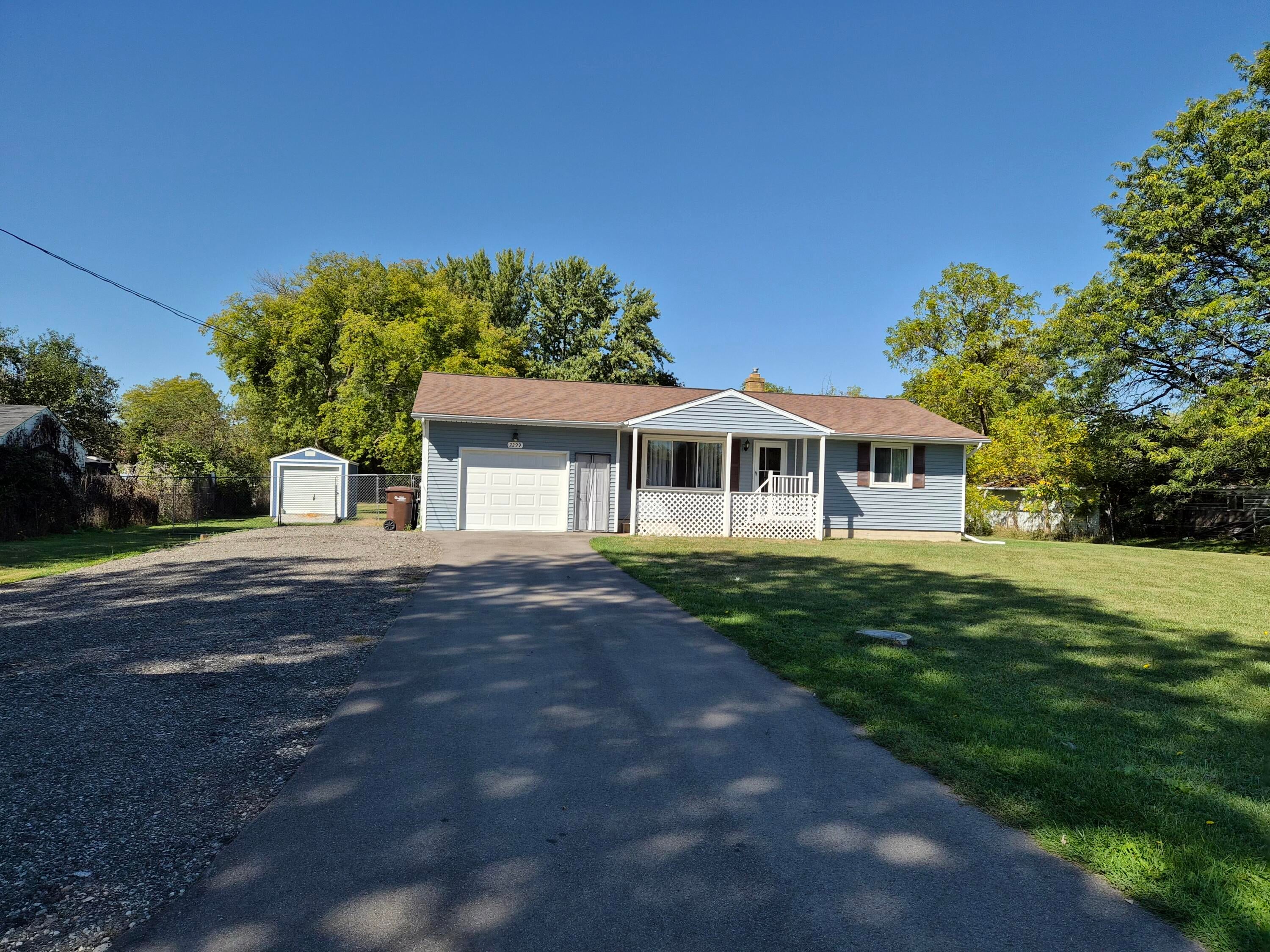 2299 Lavelle Road Flint, MI 48504 - Photo 4 of 77 32376