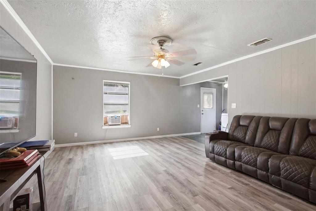 912 Sycamore Street Commerce, TX 75428 - Photo 9 of 28