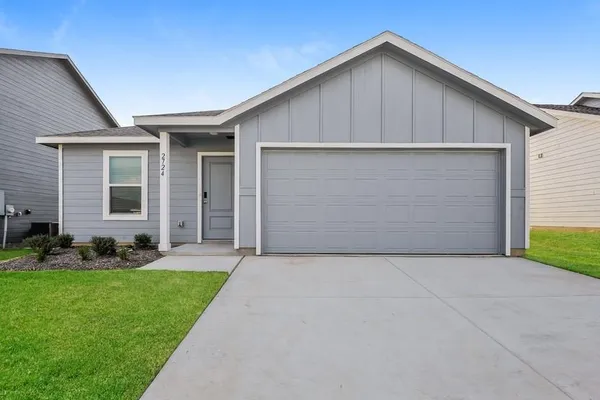 $2,345 | 2724 Mistwood Drive, Fort Worth, TX 76108