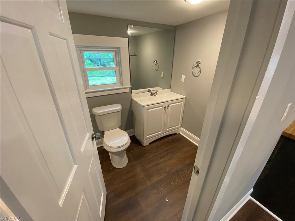 718 Oakview Road High Point, NC 27265 - Photo 11 of 19 Renovated full bath