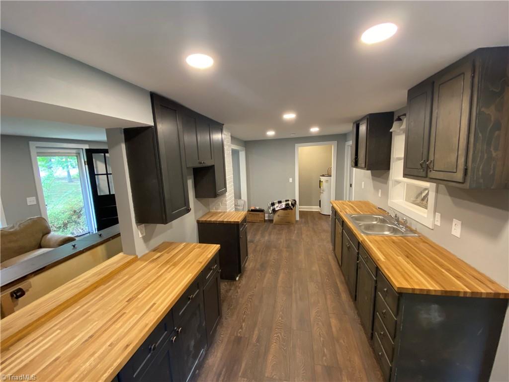 718 Oakview Road High Point, NC 27265 - Photo 6 of 19