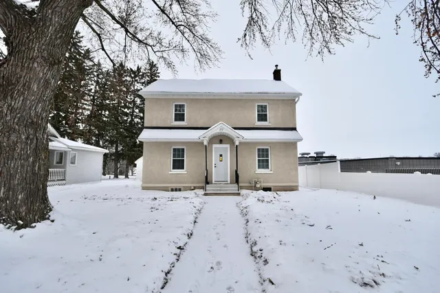 $249,900 | 212 West 3rd Street, Zumbrota, MN 55992