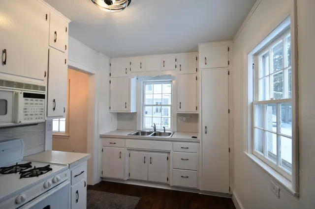 $249,900 | 212 West 3rd Street, Zumbrota, MN 55992