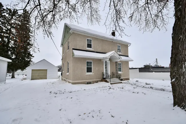 $249,900 | 212 West 3rd Street, Zumbrota, MN 55992