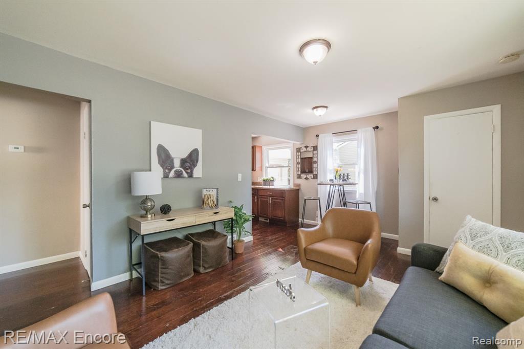 435 Rivard Boulevard Waterford, MI 48327 - Photo 8 of 37