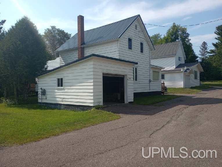 56912 Hecla Street Calumet, MI 49913 - Photo 2 of 16
