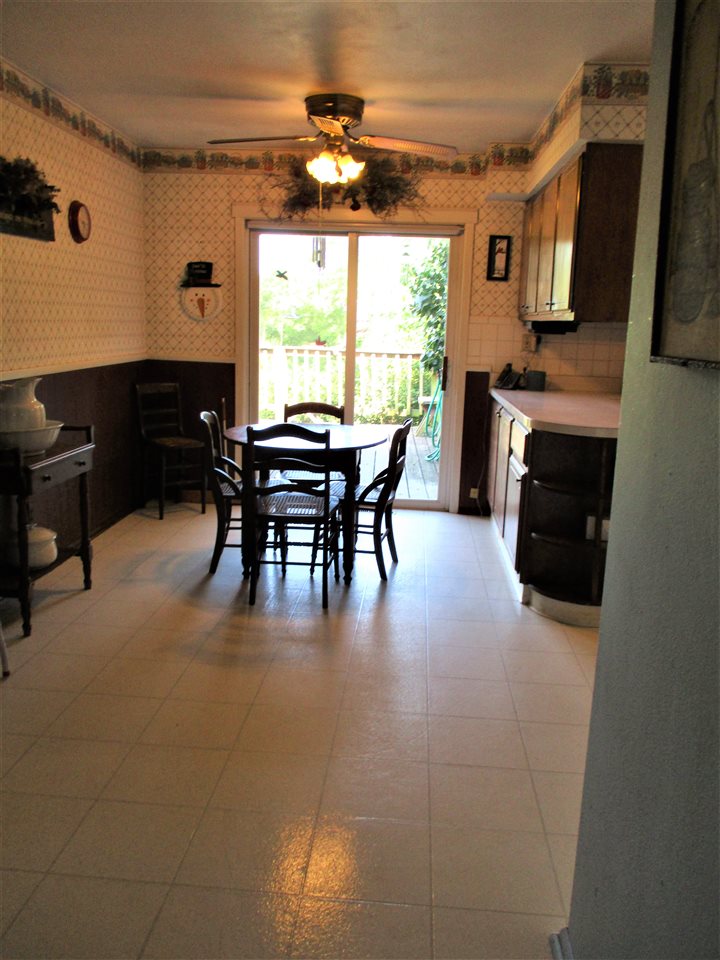 10641 Cemetery Road Pecatonica, IL 61063 - Photo 7 of 25 a dining room with furniture and window