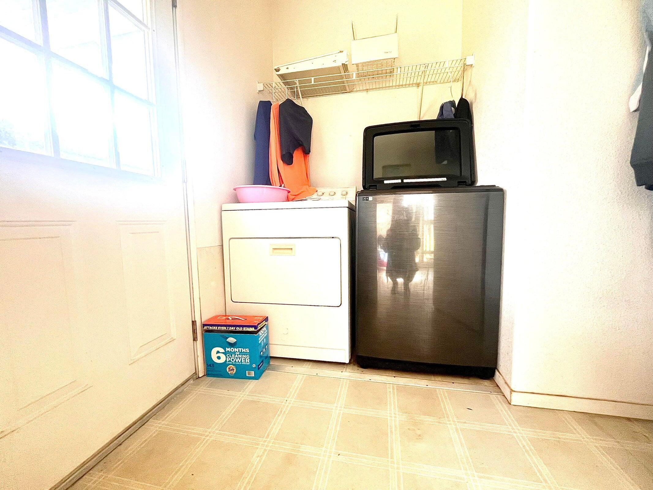 5321 Pine Street Anderson, CA 96007 - Photo 10 of 49 a view of living room with washer and dryer