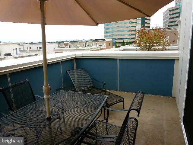 4159 Rush Street Fairfax, VA 22033 - Photo 28 of 30 a view of a balcony with table and chairs