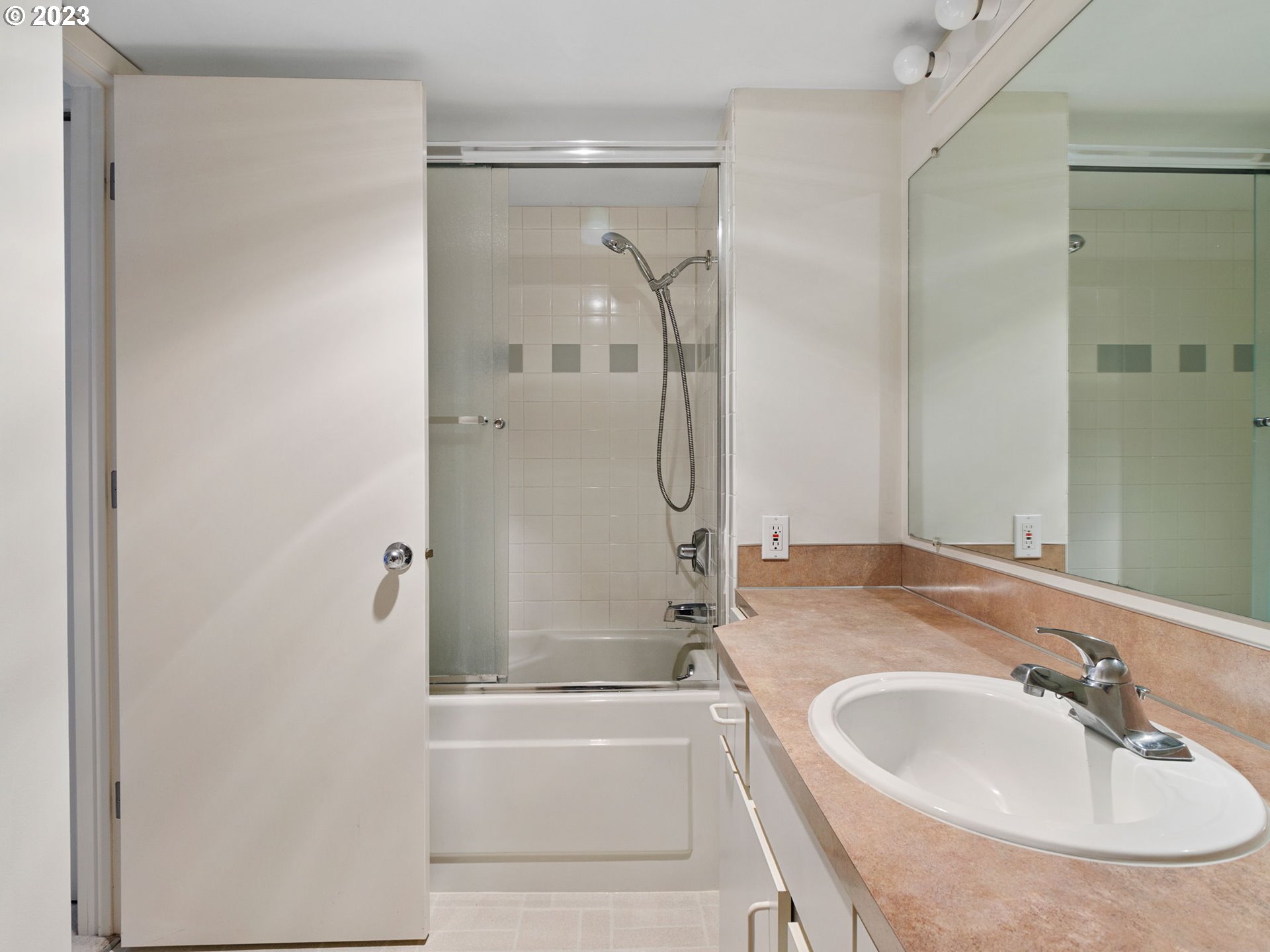 6665 West Burnside Road, Unit 424 Portland, OR 97225 - Photo 13 of 35 Gallery Image 13