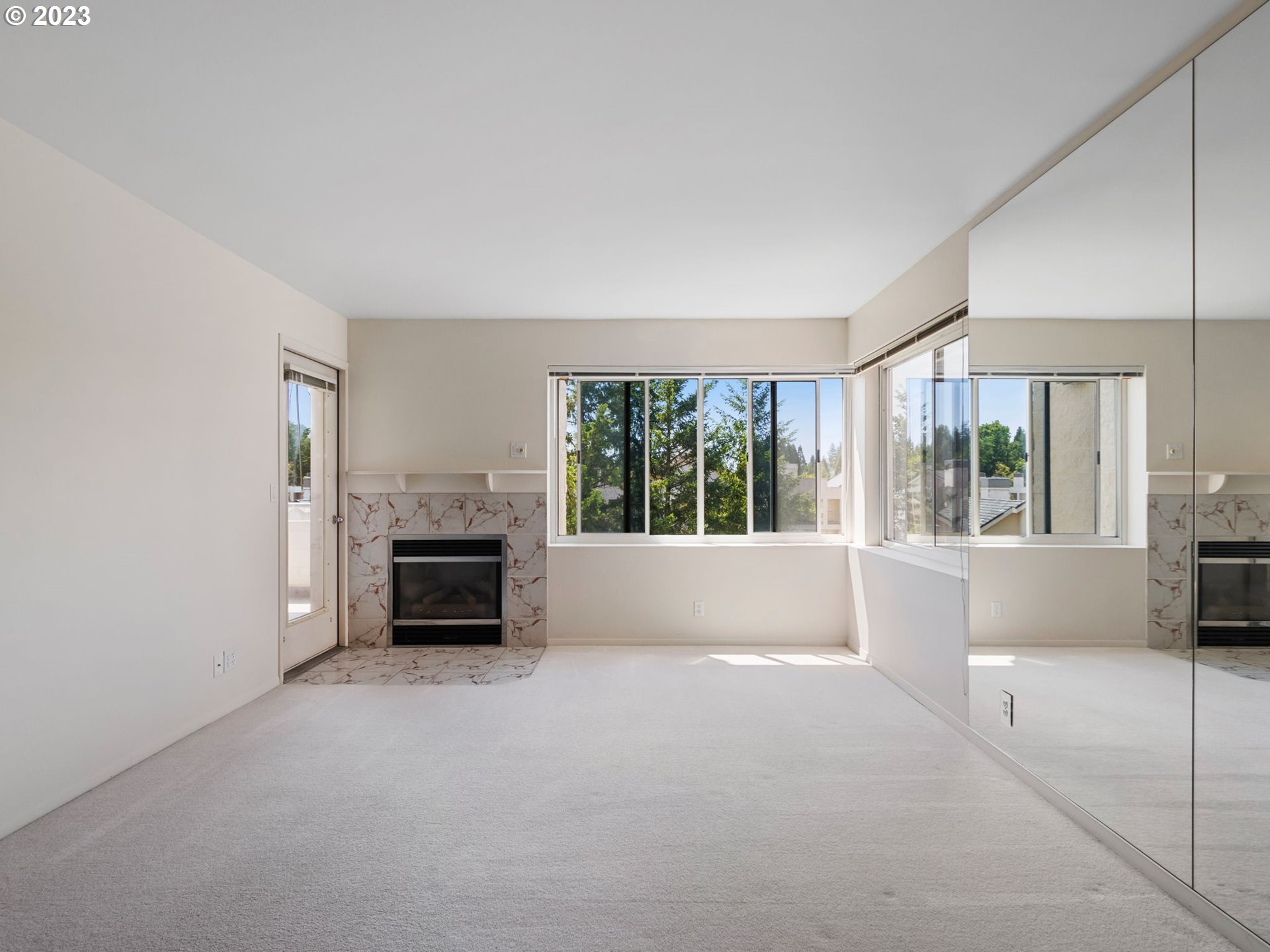 6665 West Burnside Road, Unit 424 Portland, OR 97225 - Photo 17 of 35 Living Room