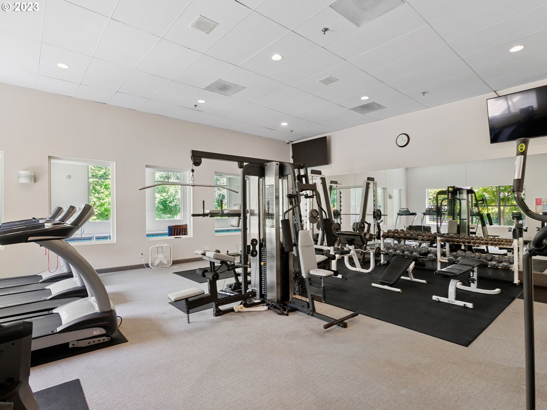 6665 West Burnside Road, Unit 424 Portland, OR 97225 - Photo 25 of 35 Weight Room