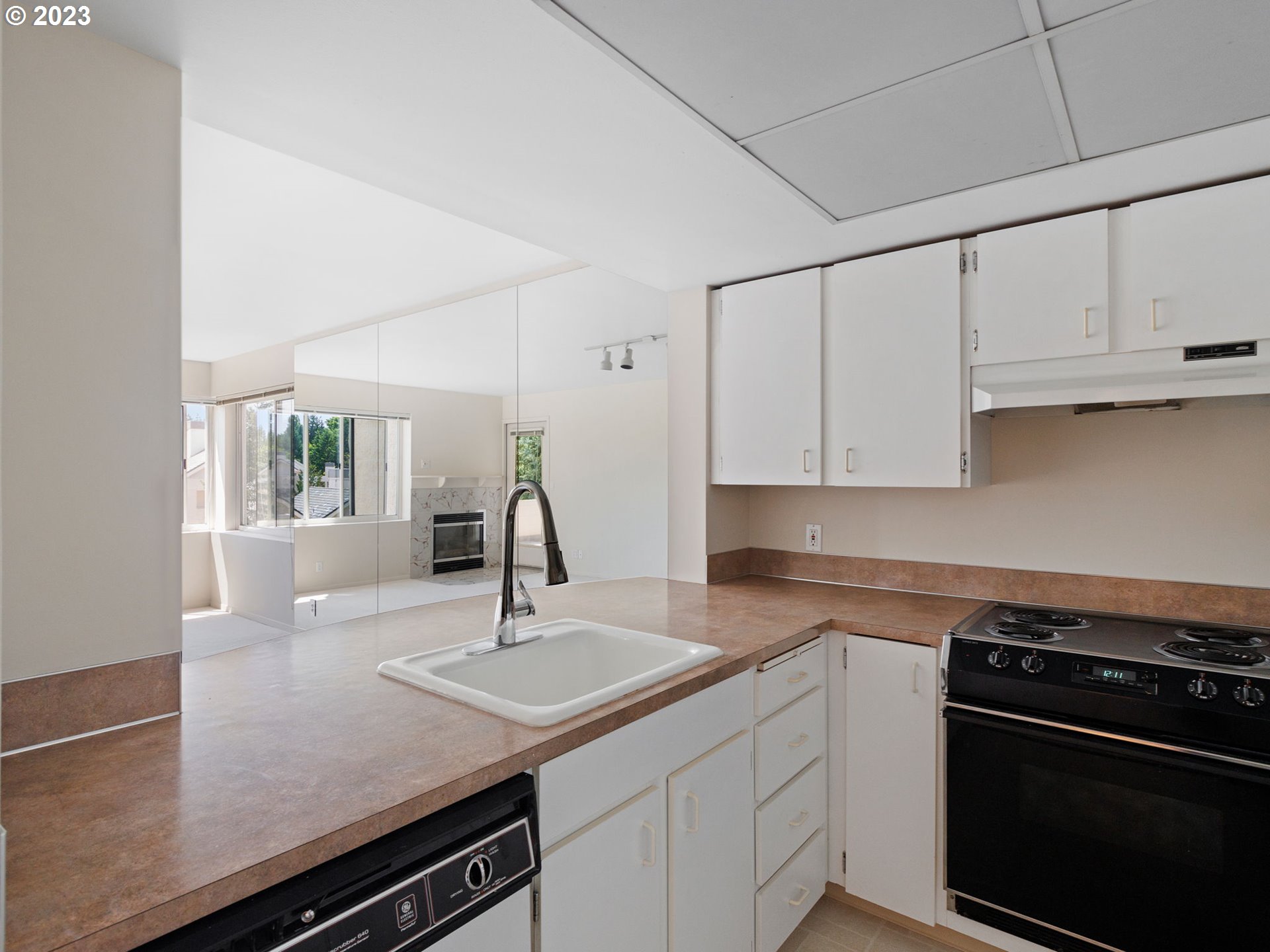 6665 West Burnside Road, Unit 424 Portland, OR 97225 - Photo 6 of 35 Gallery Image 6
