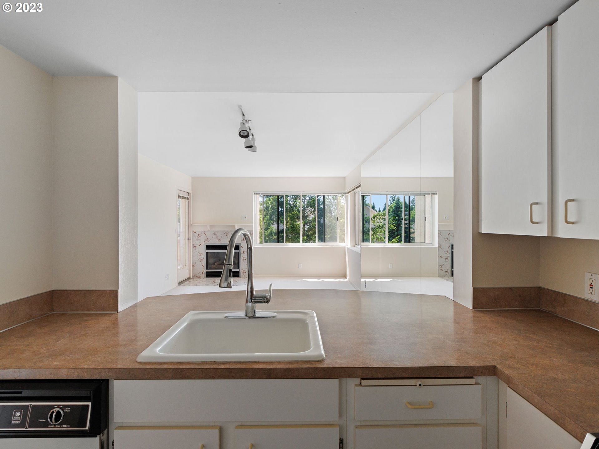 6665 West Burnside Road, Unit 424 Portland, OR 97225 - Photo 8 of 35 Gallery Image 8