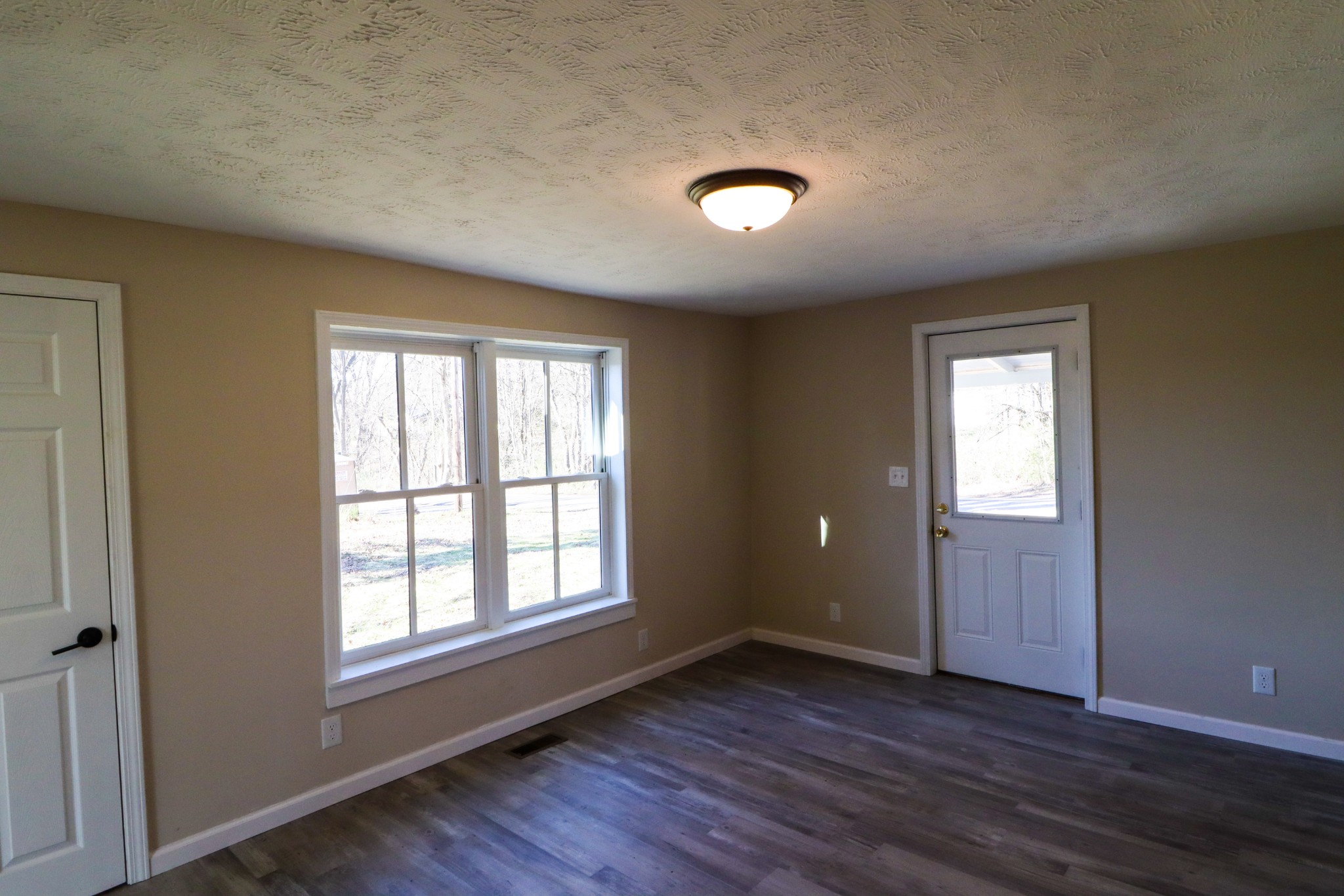 275 Telegraph Street Tennessee Ridge, TN 37178 - Photo 11 of 24 an empty room with wooden floor and windows