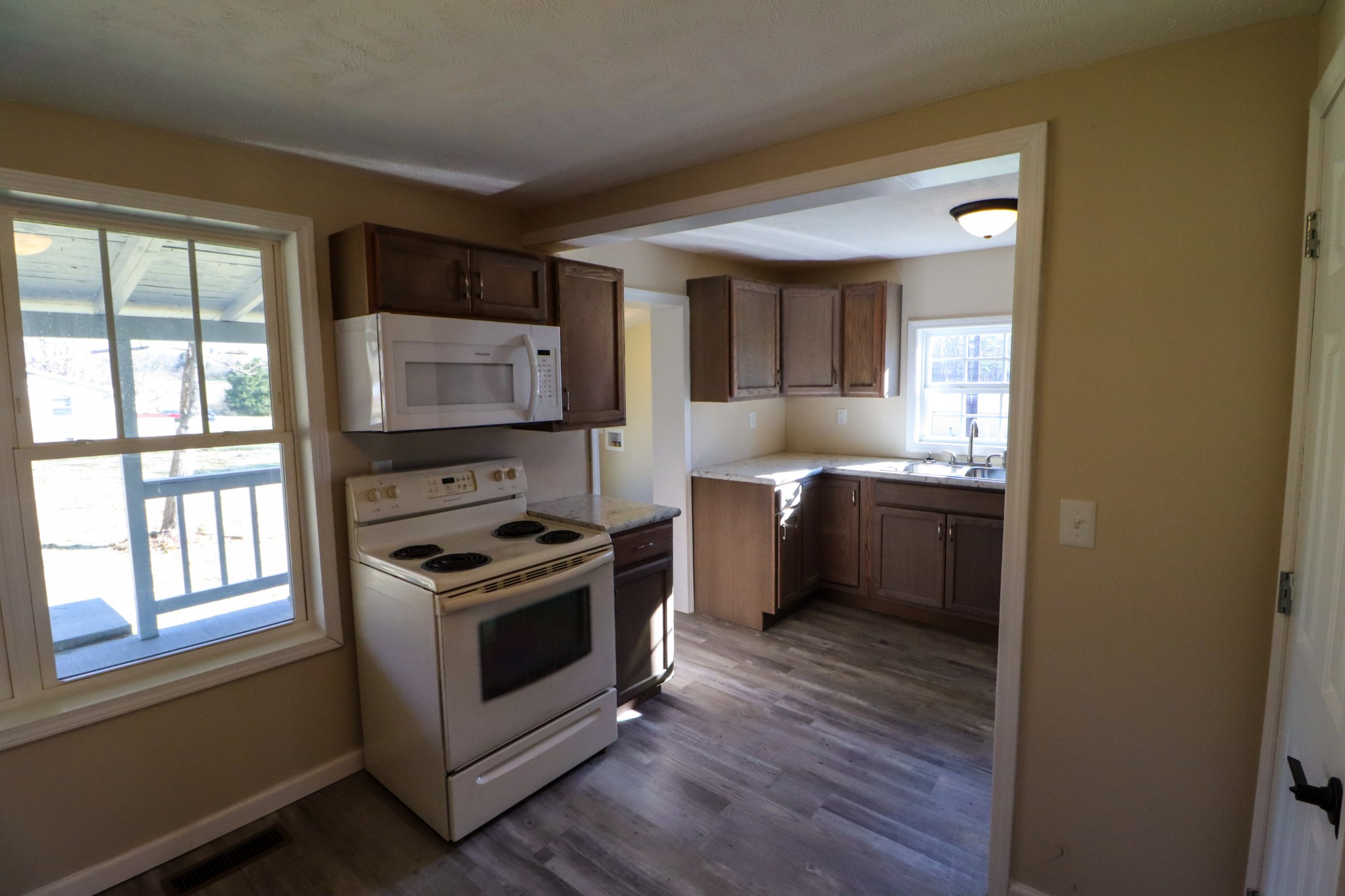 275 Telegraph Street Tennessee Ridge, TN 37178 - Photo 15 of 24 a kitchen with a stove a sink and a microwave