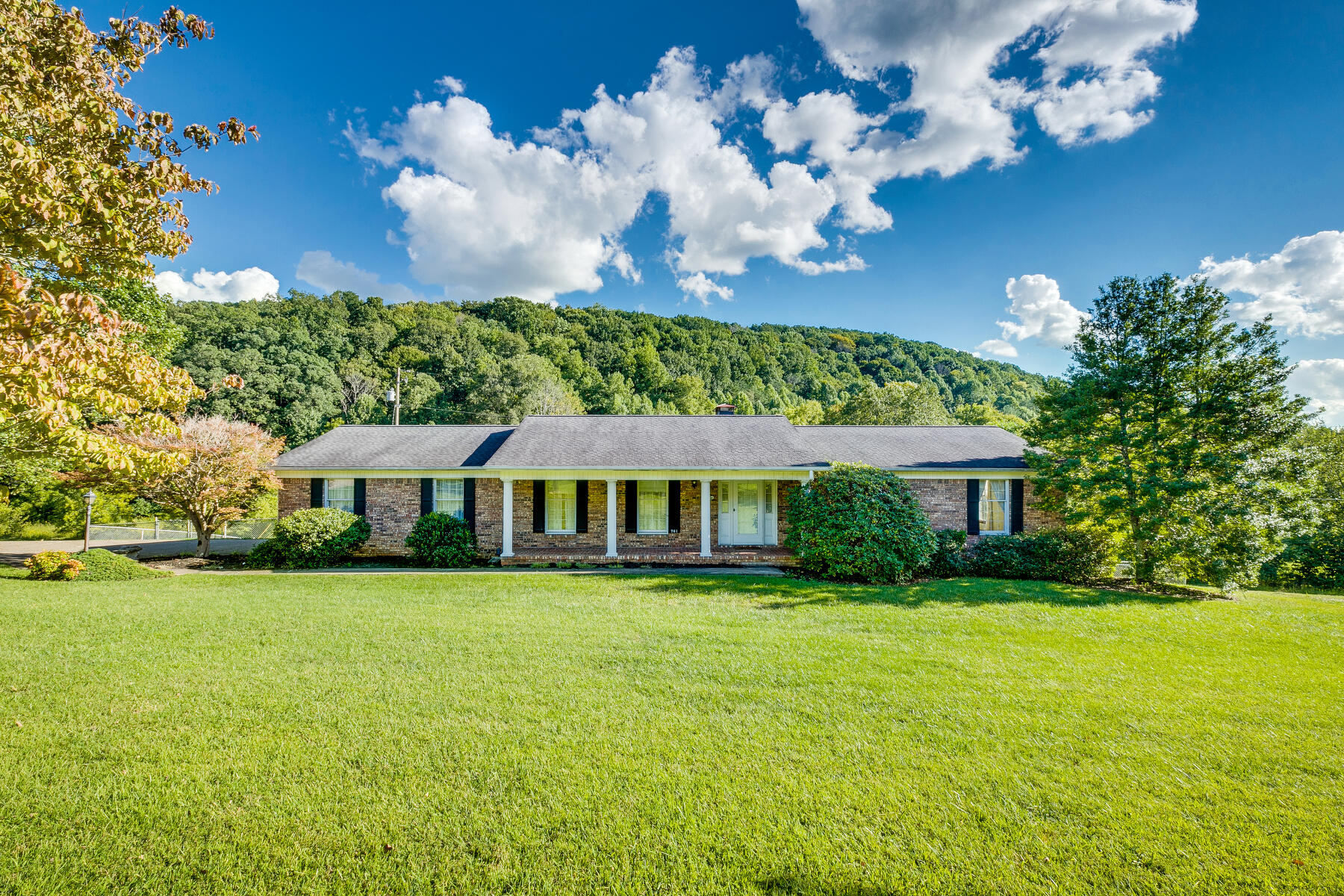 761 Harbor Springs Road Kingsport, TN 37664 - Photo 1 of 95 761 Harbor Springs pic 1
