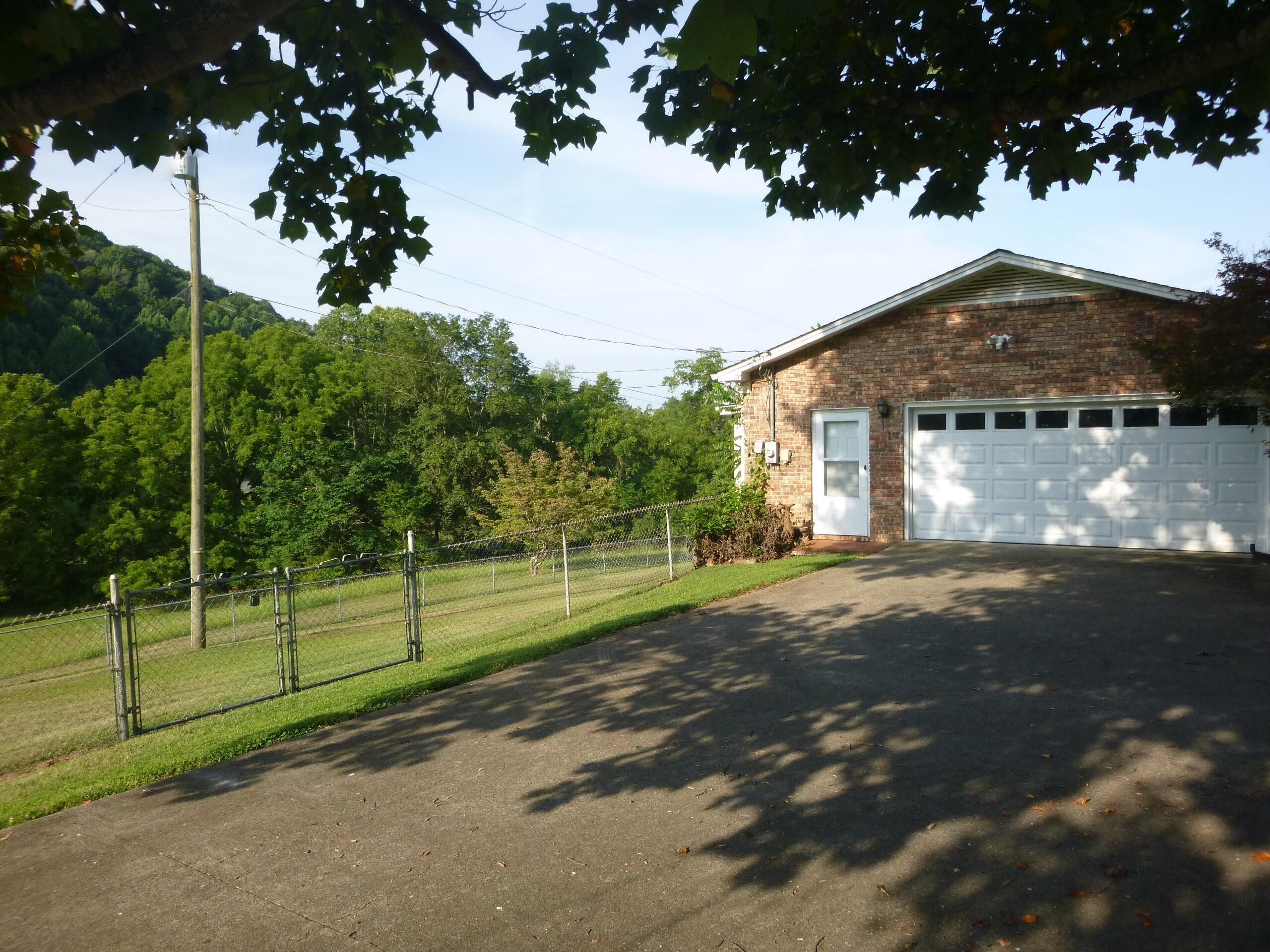 761 Harbor Springs Road Kingsport, TN 37664 - Photo 12 of 95 761 Harbor Springs pic 12