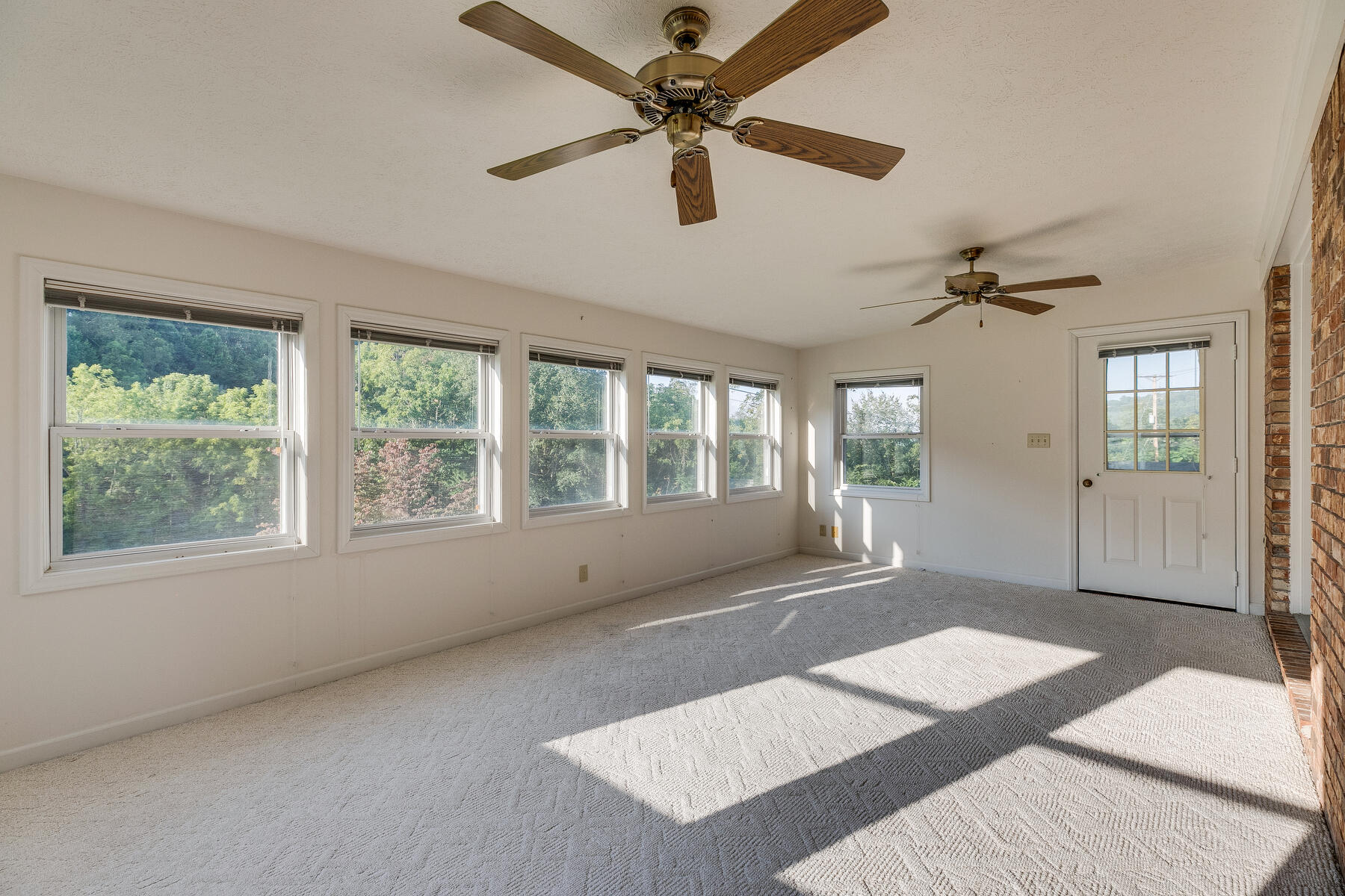 761 Harbor Springs Road Kingsport, TN 37664 - Photo 3 of 95 761 Harbor Springs pic 3