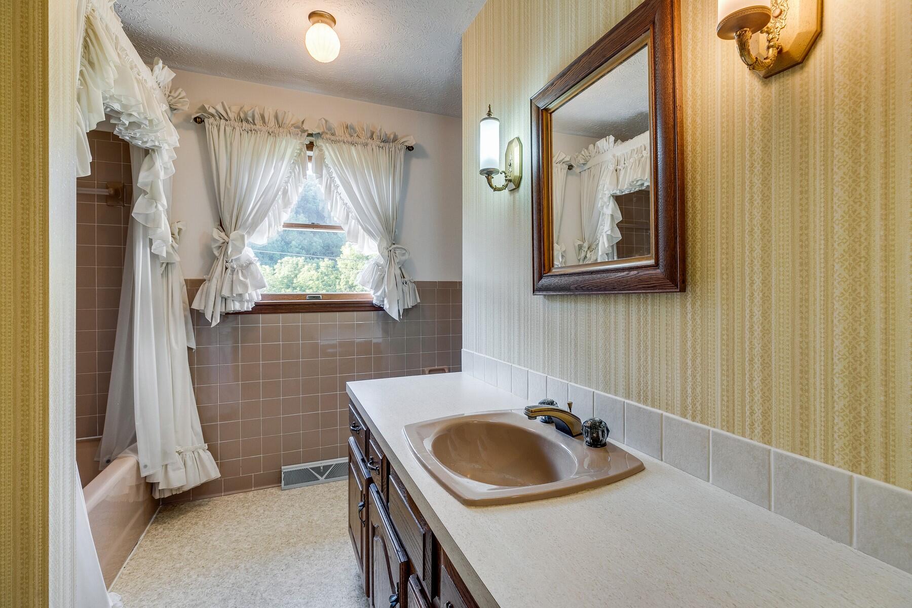761 Harbor Springs Road Kingsport, TN 37664 - Photo 52 of 95 761 Harbor Springs pic 52