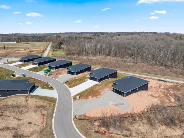 $544,000 | 4001 Antwerp Avenue, Unit 6, Howard, WI 54313