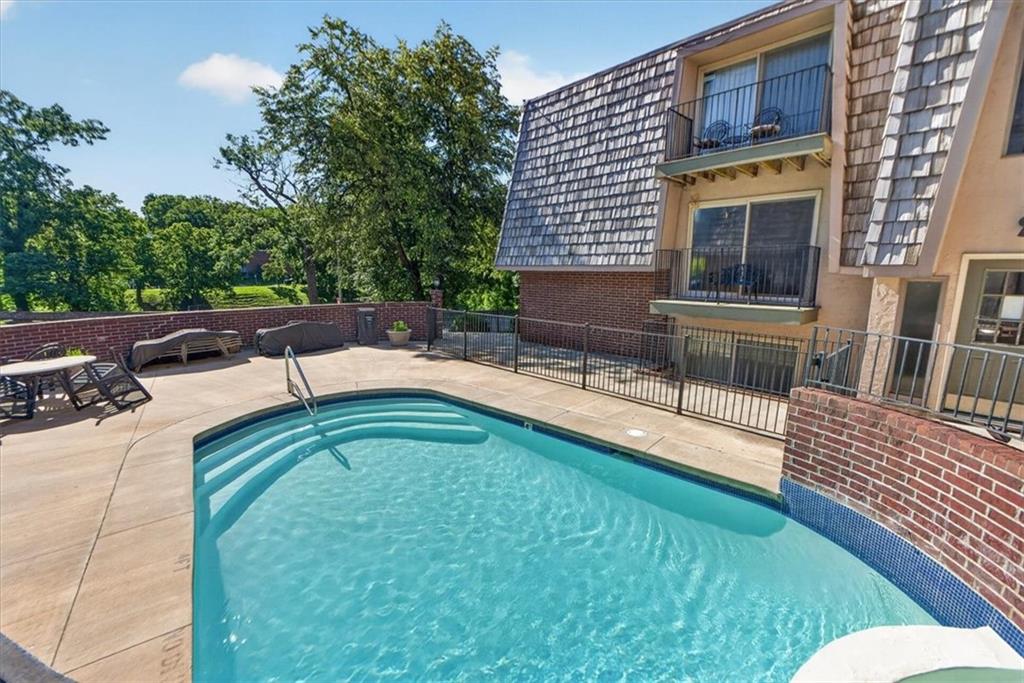 3608 Gillham Road, Unit 26 Kansas City, MO 64111 - Photo 6 of 45