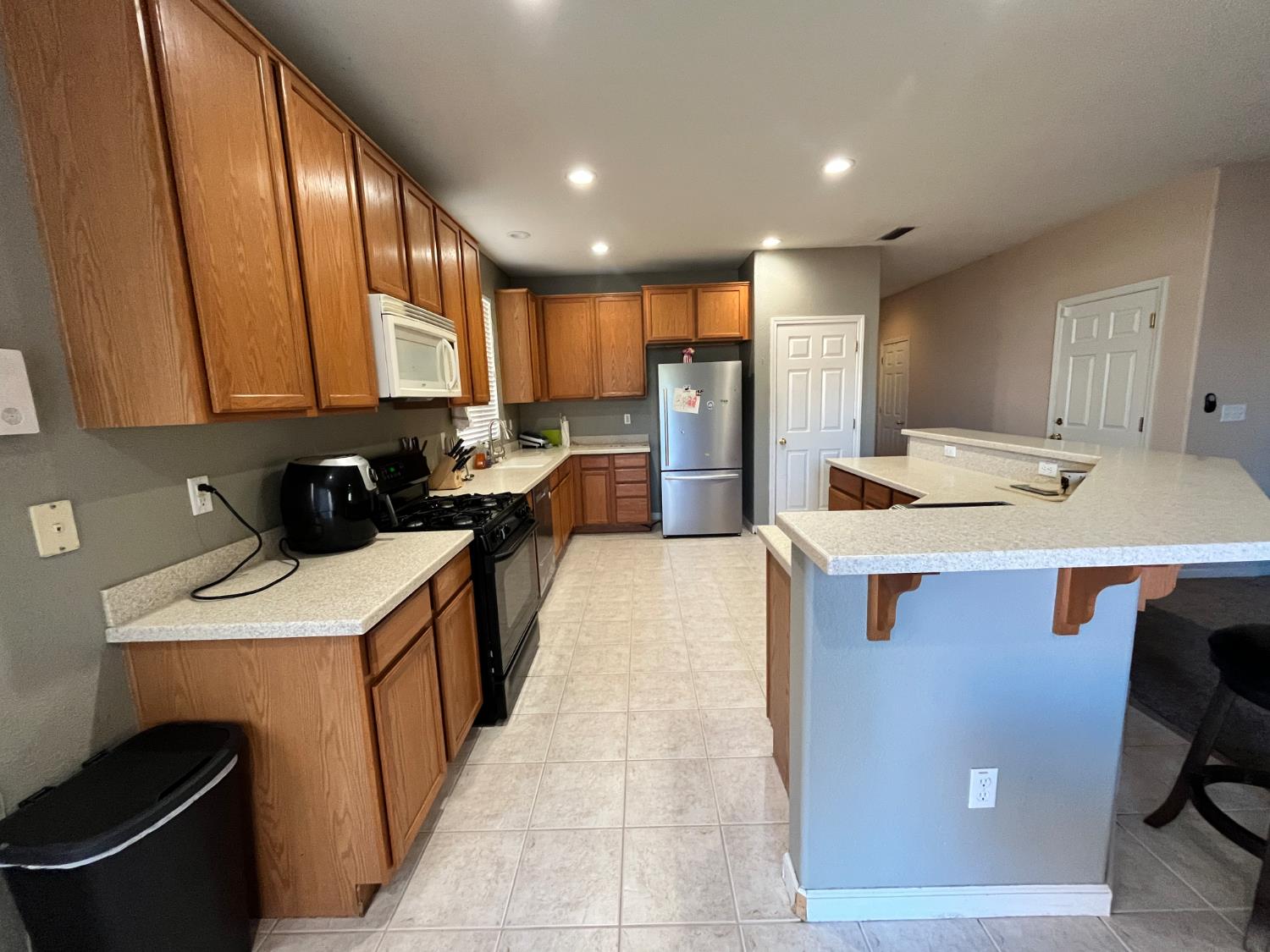 1117 Marsh Wren Court Patterson, CA 95363 - Photo 10 of 41 a kitchen that has a sink and a stove in it