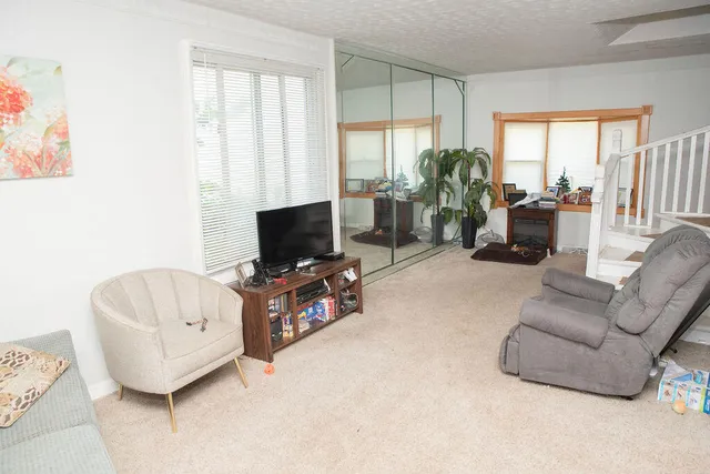 $158,250 | 4641 Weddel Street, Dearborn Heights, MI 48125