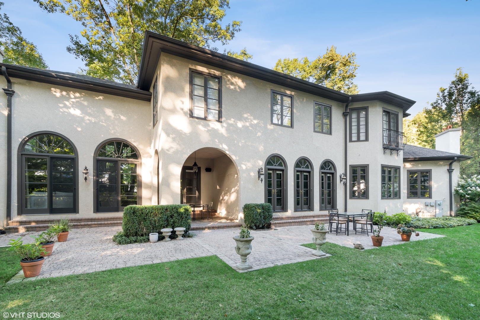 697 Bluff Road Lake Bluff, IL 60044 - Photo 2 of 35