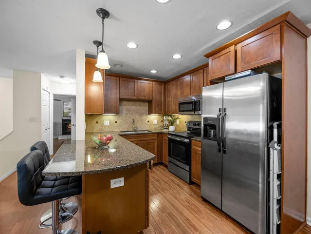 $257,900 | 1544 Greenwood Court North, Eagan, MN 55122