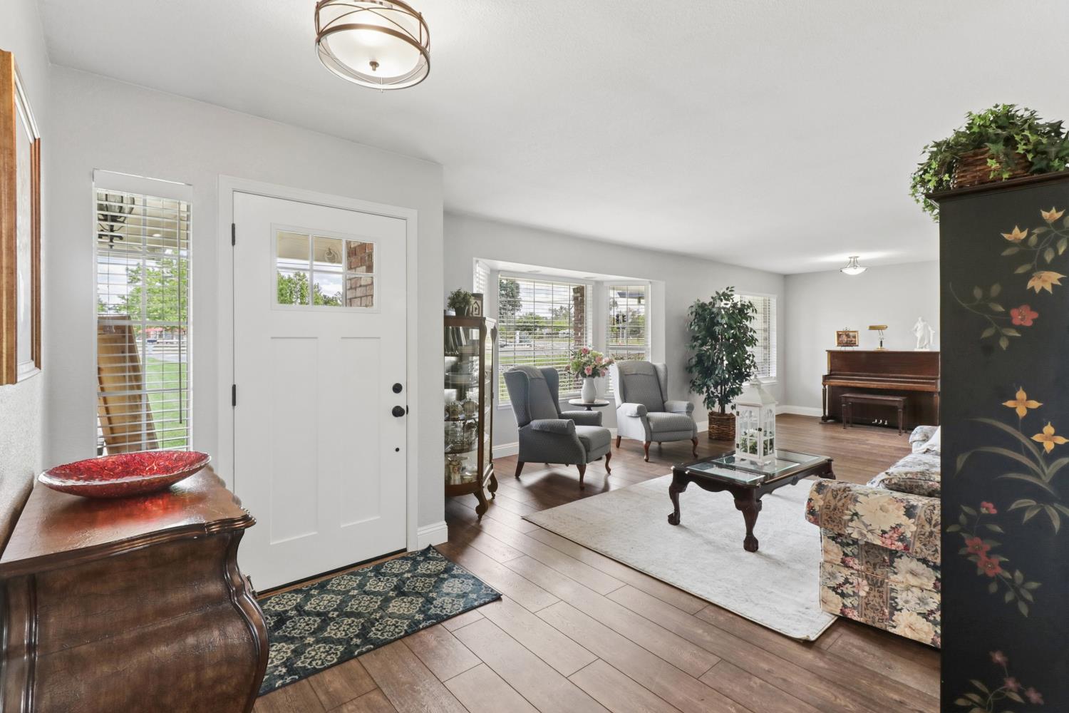 10576 Sheldon Road Elk Grove, CA 95624 - Photo 5 of 74